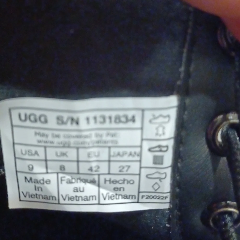 New UGG Men's Ankle Lace Up Boots Vibram Soles & Waterproof Black Leather